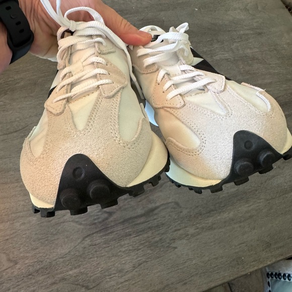 New Balance White and Black Women's Shoes - Picture 9 of 10